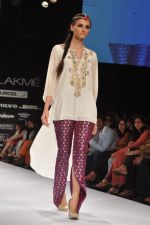 Model walk the ramp for nandita thirani and payal singhal show at Lakme Fashion Week Day 1 on 3rd Aug 2012 (63).JPG